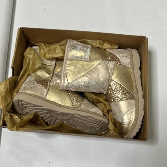 New UGG Classic Short II Metallic Patchwork Boot SZ 3 - Picture 8 of 8